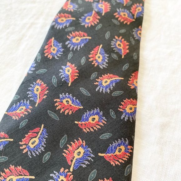 Silk Feather Pattern Tie - Picture 2 of 8